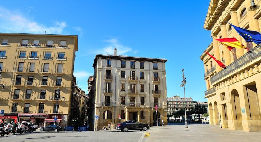 Hostal Arriazu Pamplona Exterior foto
