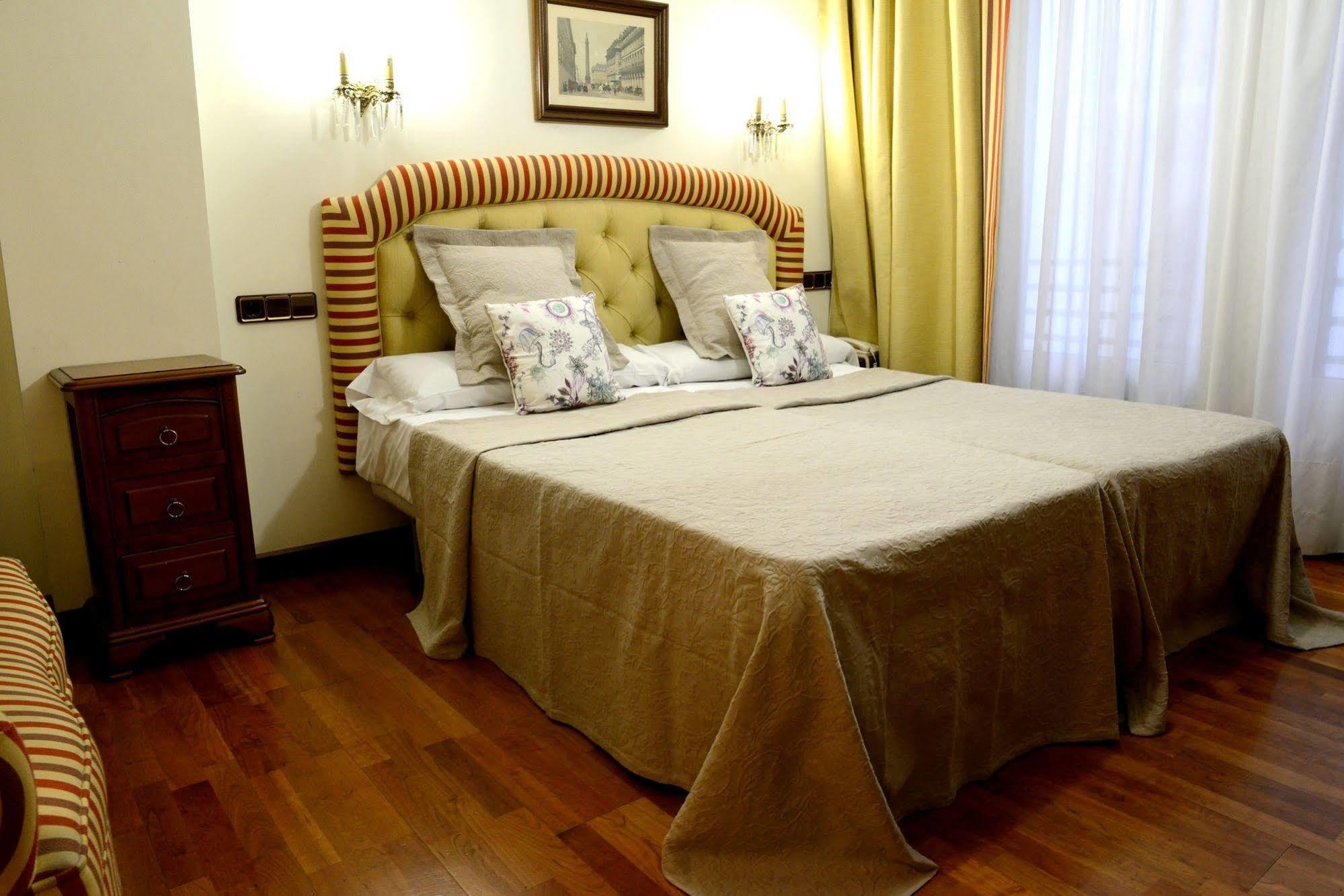 Hostal Arriazu Pamplona Exterior foto